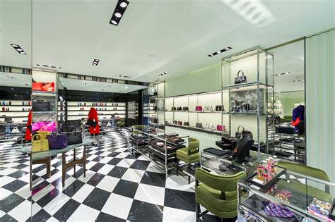 Prada inaugurates the new spaces in its Via della Spiga boutique 